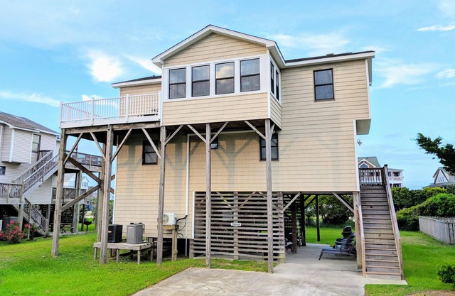 Nags Head, Ocean View, 3 min Walk to Beach, Hot Tub, Sunrise & Sunset Views