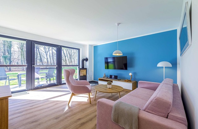 Namaste - Stylish 5-star vacation apartment with terrace directly on Lake Krakow