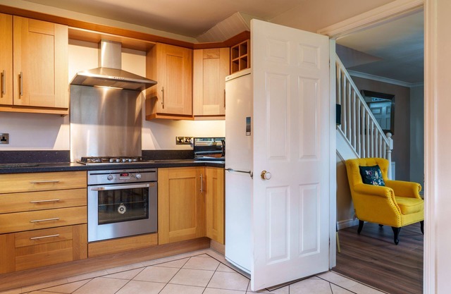 Nannycroft Cottage - Dog-friendly cottage with garden.