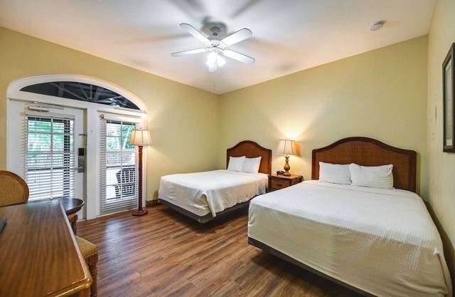 Naples Escape w/Community Pool & Marina View!