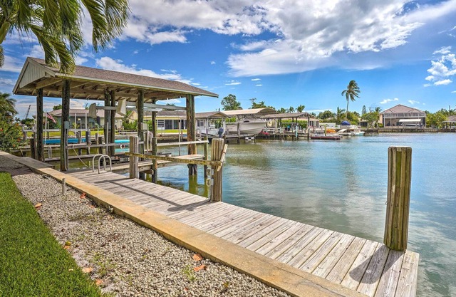 Naples Isle of Capri Home w/ Canalfront Space
