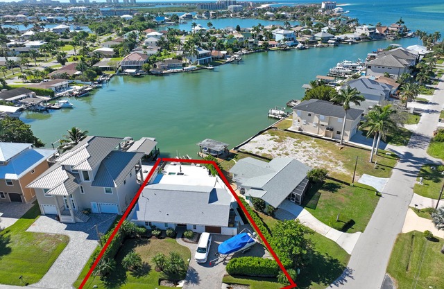 Naples, Isles Of Capri & Marco Island area, Pool/Hot Tub & Bay View