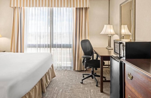 Nature Escape! 4 Great Units, Free Breakfast, Minutes to Rimrocks