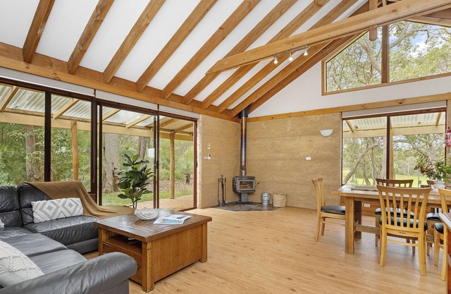 Nature lover's dream set in a natural bush setting with lake views. Pet friendly