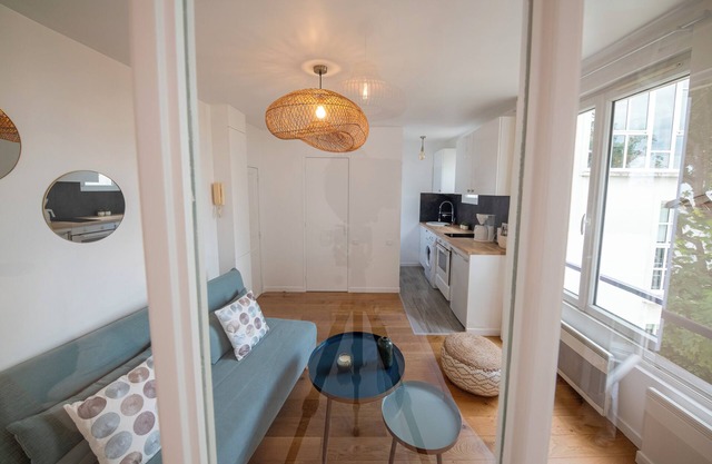 nCozy, stylish 1BR in central Paris offering comfort and Parisian charm KNI