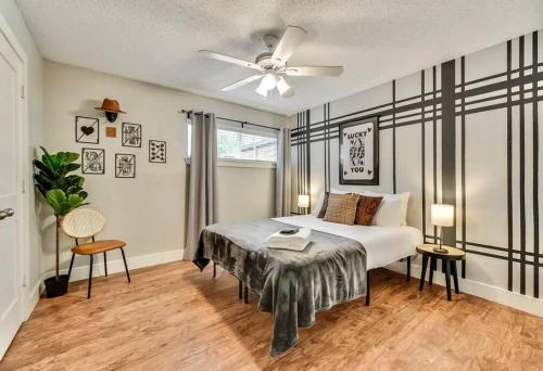 Near Downtown Dallas - The Dapper Charm