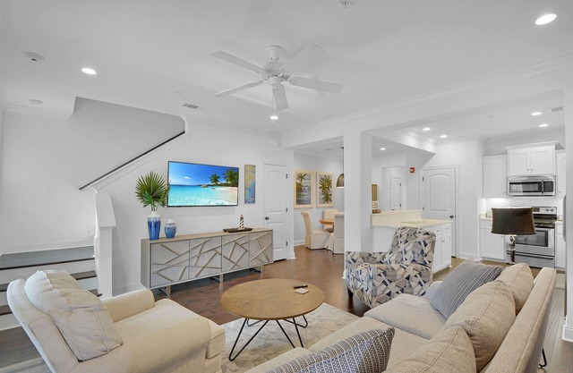 Near Gascoigne Park and St Simons Marina. Community pool.