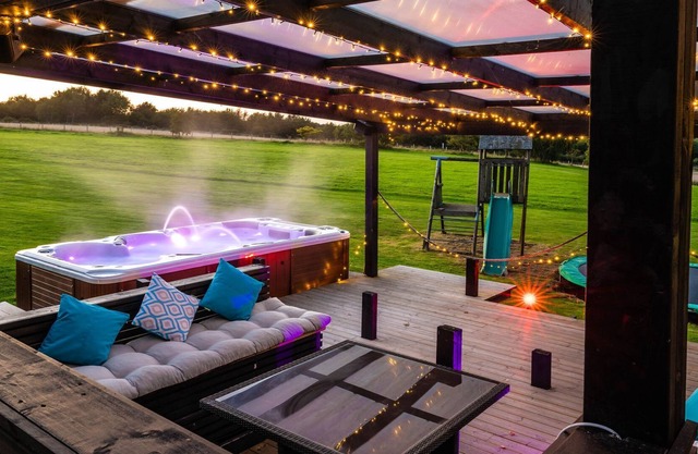 Near St Andrews 3 Acre Private Garden with Outdoor Hot tub and indoor Cinema