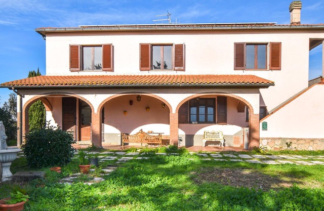 Near the beach and the Natural Park di Montioni welcomes you this spacious apartment!