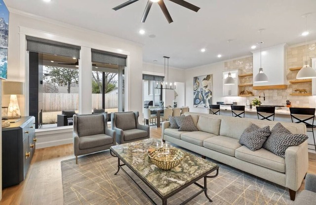 Near The Gathering Place | 5-BR Luxury Family Stay