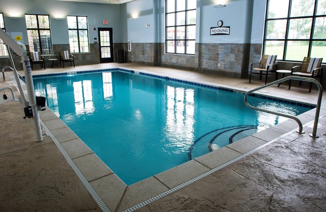 Near U of Kentucky. Pool. Free Breakfast. Gym.