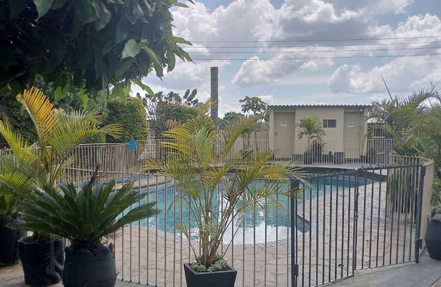 Neat and Cosy Cottage With Pool - 2103