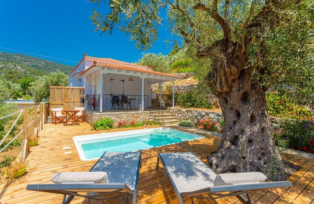 Neptune: Private Pool, Walk to Beach, A/C, WiFi