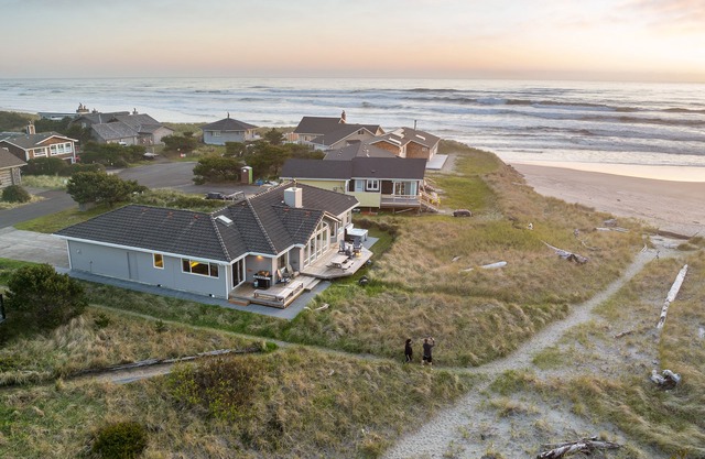 Neskowin North #187 - Modern oceanfront, single-level home with hot tub