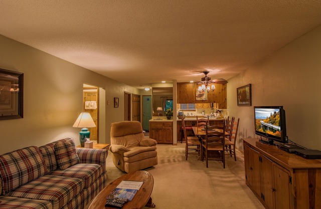 'Nest on Sugar' - 2B Condo w/Clubhouse Access