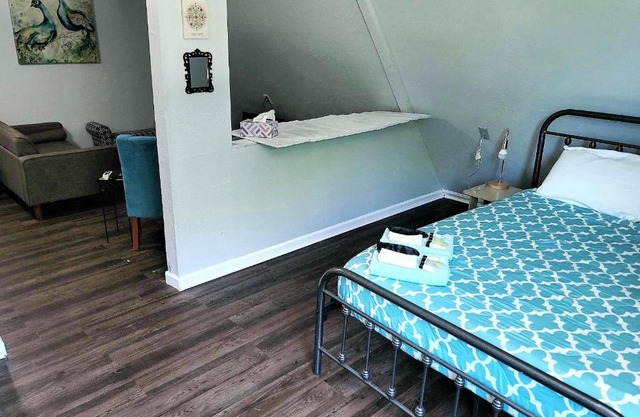 Nestled In The Country Apt 1