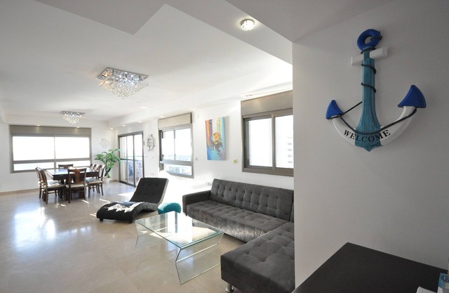 Netanya Homey 3BR Sea-View Living