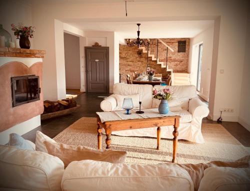 Neu! ULENHUUS Mecklenburgische Schweiz Laage Güstrow Rostock Port Bed and Breakfast - Pension -Ferienhaus - Familienurlaube bis 10 Personen