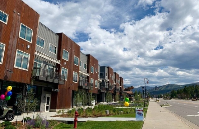 New 2 Bed/2.5 Bath Downtown Condo - Balcony with Mountain Views!