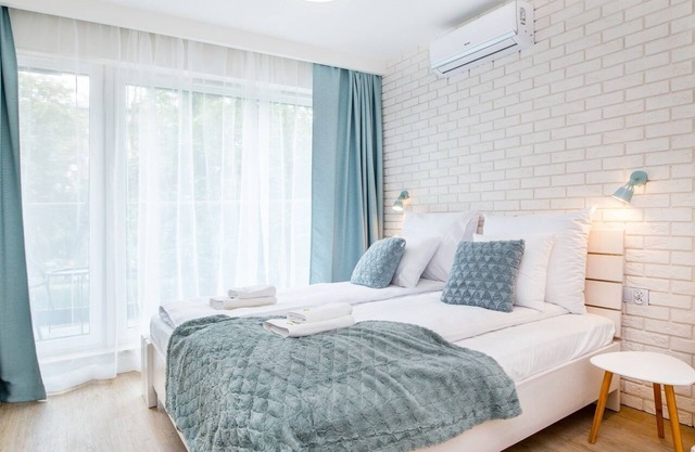 New 2 bedroom Apt with balcony, aircon, near Old Town