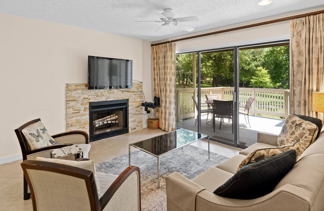 *NEW: 2BR villa in Kingston Plantation, short walk to beach & pool - WHP 22B