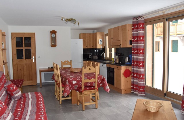 New 3-Bedroom Apartment in Central Location with Terrace, Close to Shops and Ski Lifts