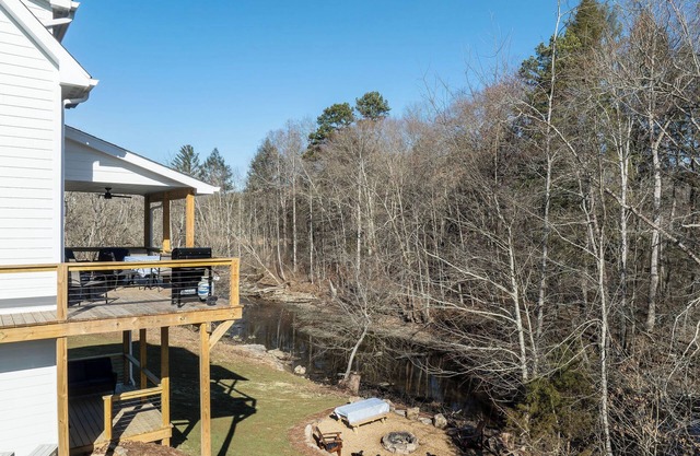 New 3b/3ba waterfront construction on the South Holston River 1 mile from town.