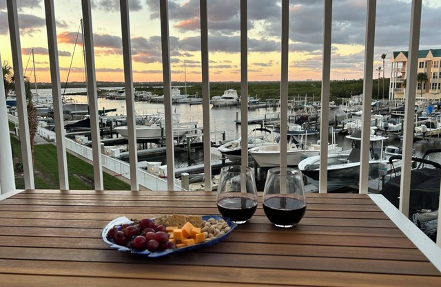 NEW 3BR-Luxury Resort Style Marina View-Dedicated Beach Access 2blk-Pet Friendly