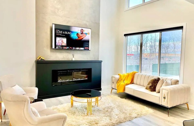 New 5BDRM Luxury Home | Fireplace | AC | Sleeps 13