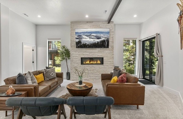 NEW! 9005B - Luxury Two Bedroom + Den