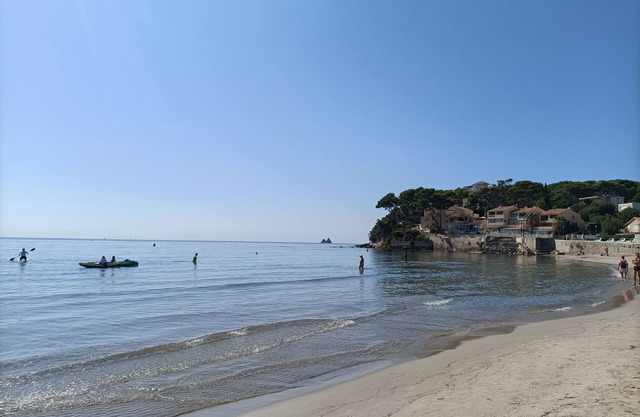 NEW AD:Exceptional villa just steps from the sea, air-conditioned rooms