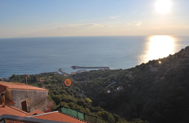 NEW: air conditioning + family apartment with sea view in the Borgo of Pisciotta