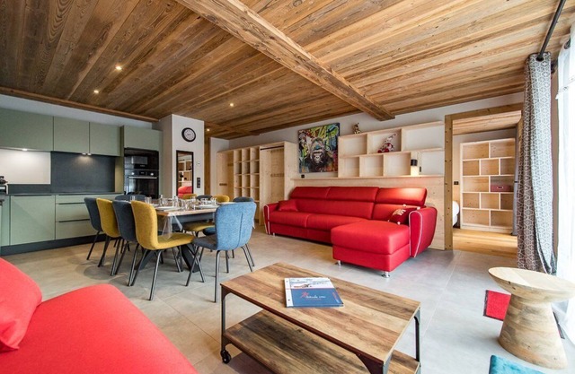 New apartment in resort center - sleeps 8/9