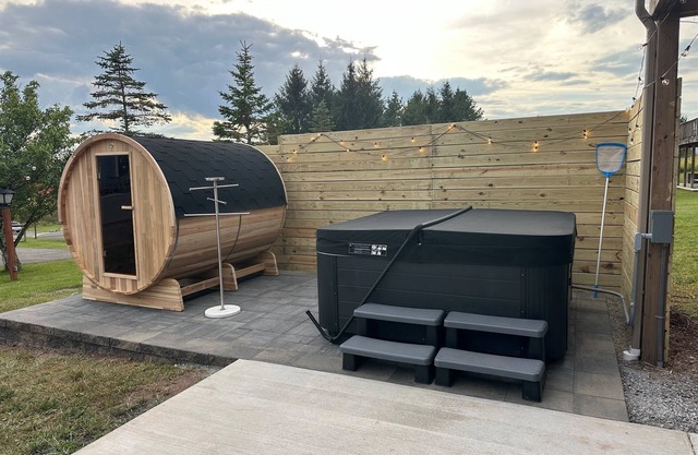 New Barrel Sauna 5Kings Arcade AirHockey HotTub