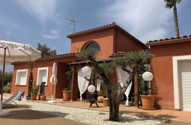 NEW Beautiful Bungalow, private pool and only 9km from the beach of el Campello