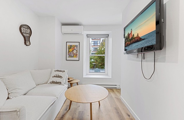 NEW Boho Downtown 10 BIG bedrooms