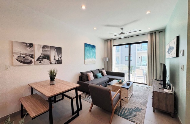 New, Boutique, 2BR Modern Condo + Pool + Gym - 5 min walk to Grace Bay Beach!