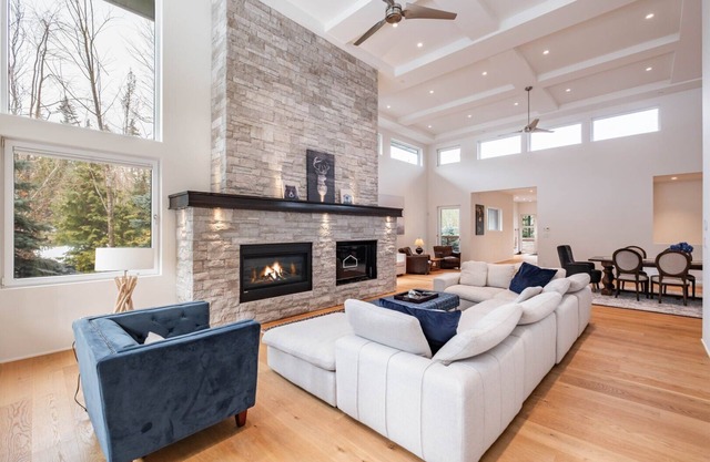 NEW Chalet | Private hot tub | Fireplace | WIFI
