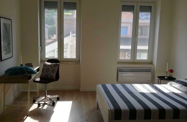 NEW Charming Apartment Near Bus Station & Old Town