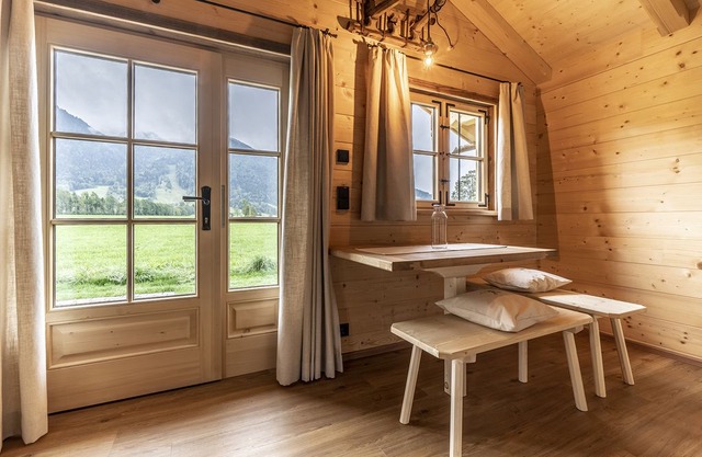 NEW: Comfortable alpine chalet with fantastic mountain views