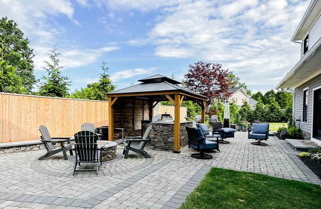 New Construction 3 Bedroom 4.5 Bath with Outdoor Kitchen, Backyard + Gameroom