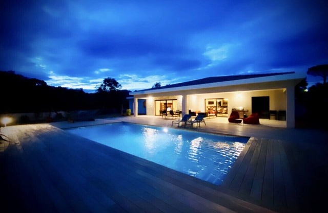 New contemporary villa with pool 5 minutes from the sea.