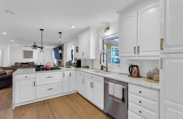 *New* Cozy 3bdr+1Bonus Newly Remodeled Home