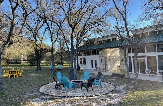 New! Cozy duplex for 12