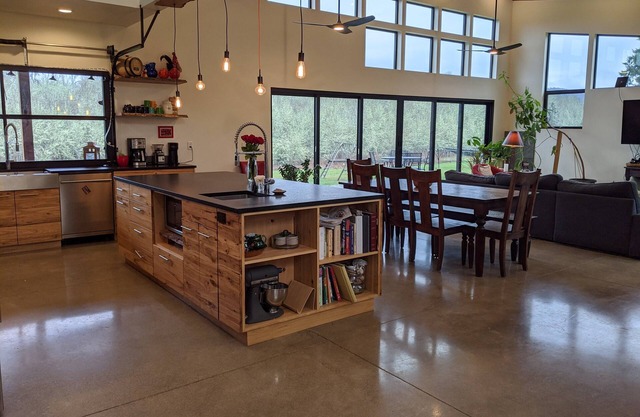 New Custom PNW Modern home 20 min to Hayward Field