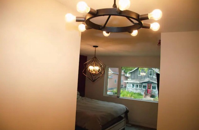 NEW D/T Modern 3 Bed/3Bath House w/ Rooftop View