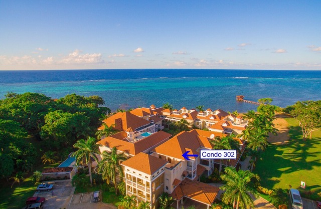 NEW Discounted rates through March-Private Rooftop Pool in beachfront community