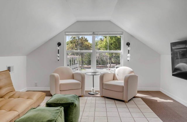 NEW! Downtown Modern Studio