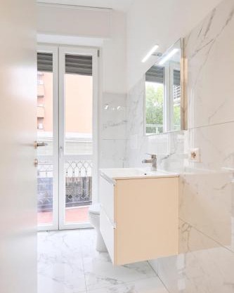 New elegant apartment in Milan