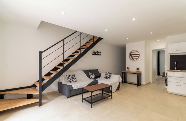 NEW FAMILY HOME IN THE HEART OF L'ESTAQUE